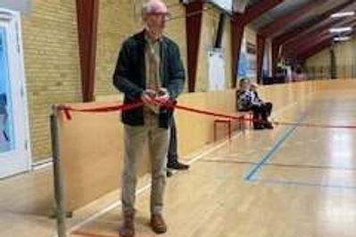 Johs. Poulsen (R), udvalgsformand i Kultur- og Fritidsudvalget, klippede snoren over til indvielsen. Foto: Privatfoto