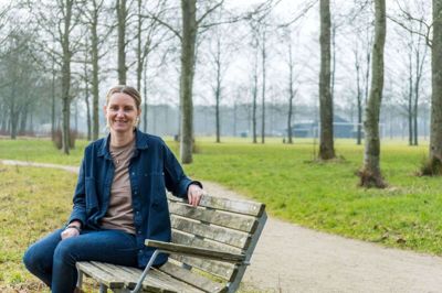 Line Høst Brødbæk er uddannet ejendomsmægler og har beskæftiget sig med ejendomshandel siden 2007. Hun lægger vægt på, at alle får en positiv og professionel behandling, hvad enten det gælder køb eller salg. Foto: PR-Foto