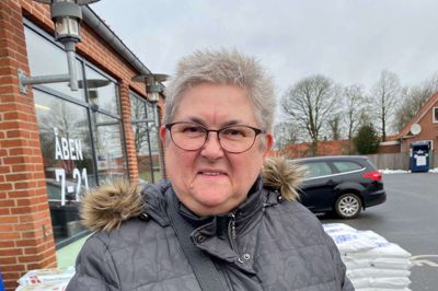Birthe Brøndberg, aulum, 64 år:- Jeg bor lidt uden for Aulum. Jeg flyttede dertil i 2006, og jeg ville gerne bo på landet, hvor der er fred og ro og ingen belysning. Mine prioriteter har ikke ændret sig siden. Foto: Mathias Guldberg