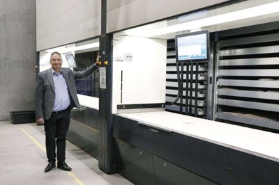 Tony Jakobsen mener, at System Transport har en fordel, fordi medarbejderne arbejder i mindre teams og har tæt kontakt til kunderne. På den måde ved kunderne altid, hvem de skal ringe til. Foto: Henrik Ole Jensen