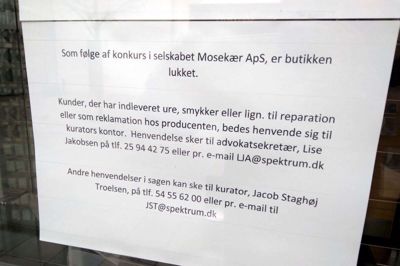 Mosekær Ure og Smykker er gået konkurs, fremgår det af opslag i butikvinduet. Foto: Kim Hansen