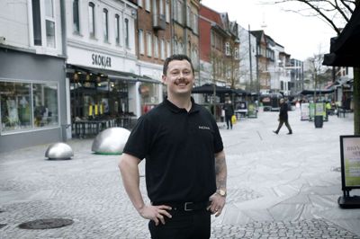Som formand for Herning Cityforening er en af Jens Kristian Dahls opgaver at være lyttende over for medlemmerne, så foreningens arbejde skaber en endnu stærkere midtby i Herning. Foto: Henrik Ole Jensen