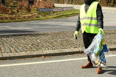 Beboerne på Kærshovedgård deltog aktivt i Naturfredningsforeningens affaldsindsamling i weekenden. Foto: privatfoto