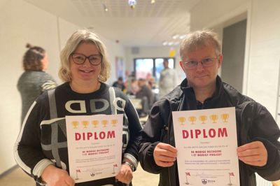 Camilla Lund Nielsen og Niels Vester Ørnstrand fik begge overrakt et diplom for deres mod i forbindelse med startskuddet af det nye pilotprojekt.