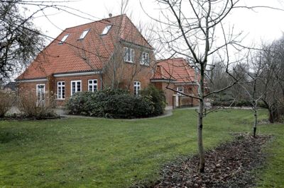 Den store grund ved Sørvad Stationsbygning var en af hovedårsagerne til, at den nye ejer, Knud Blæsbjerg, valgte at købe ejendommen. Foto: Henrik Ole Jensen