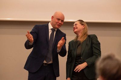 Kulturminister Jakob Engel-Schmidt overrakte C.F. Hansen Medaillen til Kristine Jensen. Foto: Frida Gregersen