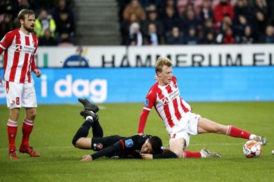 Der blev givet og taget spillerne imellem. Foto: Chresten Bergh
