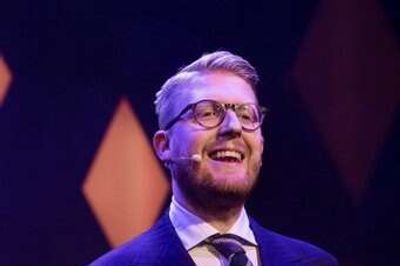 Fire shows i MCH Herning Kongrescenter blev det til for Nikolaj Stokholm. De var alle praktisk talt udsolgte. Derfor kommer komikeren igen til efteråret med et eller to shows. Foto: PR-Foto