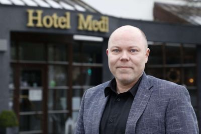 Hotelkoncernen Danske Hoteller A/S, som Hotel Medi er en del af, havde rekordår i 2022. Dog var det hele ikke lige så godt for Hotel Medi isoleret set, da Ikast-hotellet er meget påvirket af messer og koncerter, fortæller hoteldirektør Martin Strange. Foto: Henrik Ole Jensen