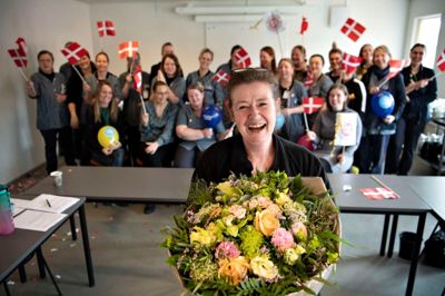 Torsdag aften løb Laila Skovgaard Jespersen fra Ikast med titlen som årets mest ansvarsfulde kollega, da HK ved i show i Tivoli Kongrescenter kårede "Danmarks bedste kollega". Foto: Lars Holm