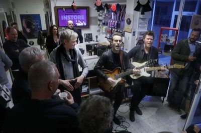 Folkeklubben gav senest instore-koncert hos Phono.dk i 2018 - torsdag vender bandet tilbage. Foto: Henrik Ole Jensen