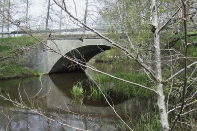 En af mange broer over Skjern Å ligger her på Ejstrupholmvej. Rundt i kommunen er der omkring 200 broer og større rørunderføringer, som der skal holdes et vågent øje med. Foto: Flemming Thulstrup