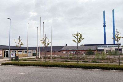 Den gamle vaskehal ved Viborgvej bliver det første, som bliver væltet, og herefter bevæger nedrivningen sig mod vest for at fjerne de resterende bygninger hen mod Tingvej. Foto: Kenneth Meinby Sørensen