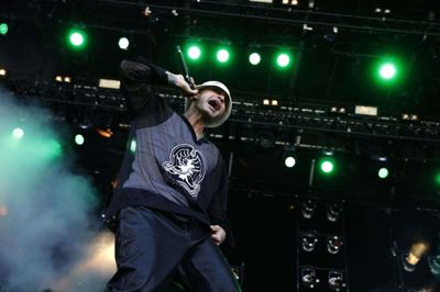 Burhan G bankede stemningen helt i vejret, lørdag formiddag, til lørdagens Herning Rocker.