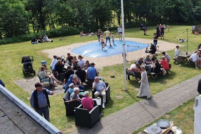 Igen i år holder Engesvang Friluftsbad sommerfest. Ikke bare for byen, men for hele egnen. Billedet her er fra 2022-udgaven. Foto: Privatfoto