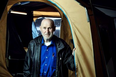 Efter 45 år har 82-årige Egon Grandahl valgt at lukke sin butik, Camping Forum, i Kibæk. Foto: Chresten Bergh