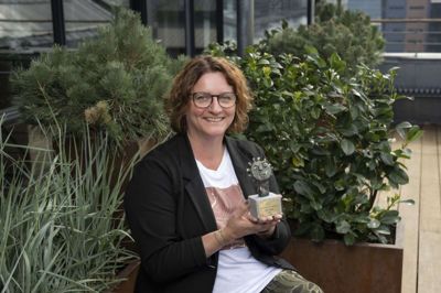 Iben Trabjerg modtog Ildsjæls-prisen for sit arbejde i Gigtramte Børns Forældreforening, hvor hun har hjulpet forældre igennem en hård tid. Foto: Jacob Ljørring