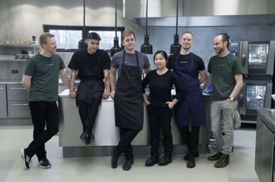 Her ses en god del af holdet bag Restaurant Domæne. Fra venstre er det Joakim Thomassen, Mads Puanghiran, Christian Kanstrup Pedersen, Sophia Antorini, Jens Vincent og Simon Iversen. Foto: Henrik Ole Jensen