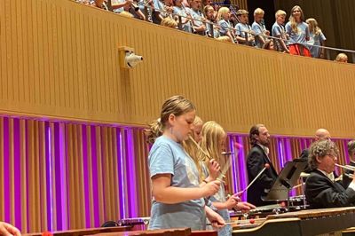 Professionelle musikere fra Aarhus Symfoniorkester spillede forleden sammen med elever fra Brændgårdskolen og Kildebakke-skolen ved en koncert i Musikhuset Aarhus. Foto: Privatfoto
