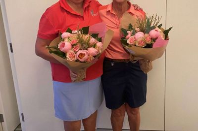 Tove Westh (t.v.) blev vinder af Dame A, mens Kamma Kragelund vandt Dame B. De to vindere repræsenterer Trehøje Golfklub i landsfinalen på hjemmebane. Foto: Privatfoto