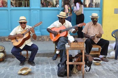 Stemning, musik og rytme i Havanas gader. Den cubanske livsglæde er smittende.