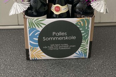 Dorte Grout har pimpet sin vinkasse, så den er klar til fredag 7. juli. Foto: Privatfoto