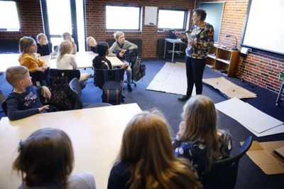 Skoler og børnepasning slipper fri af det stop for indkøb og ansættelser, som Herning Kommune indførte tidligere på året. Hovedparten af de ekstra 28,9 millioner kroner, byrådets børne- og familieudvalg har fået som et engangsbeløb, bruges på at lukke hul i budget for hjælp til udsatte børn og familier. Foto: Flemming Hansen