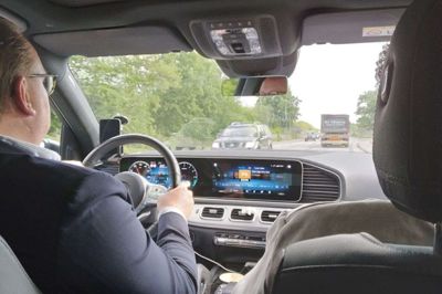 Chris Anton Østerby kører denne morgen en norsk erhvervsmand fra Hotel Eyde til lufthavnen i Karup. Foto: Henrik Øster-Jørgensen