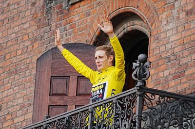 Jonas Vingegaard blev hyldet på balkonen på Københavns Rådhus. Liselotte Sabroe/Ritzau Scanpix