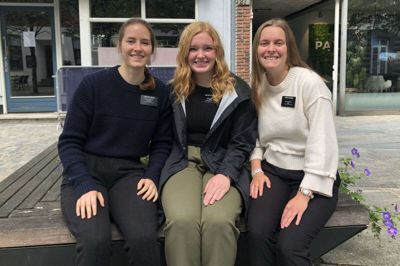 Shay Larsen (t.v.), 20 år, Faith Stephenson (midten), 19 år og Makenzie Hebdon, 19 år, er flyttet fra USA til Herning, hvor de bor sammen i Gjellerup, for at missionere for Mormonkirken. Foto: Thor Ølgaard Hansen