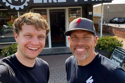 Nicolaj Nicolajsen og Walter Schmidt ejer Bike-Pit i fællesskab og drømmer om en nybygget butik, hvor de kan vise deres produkter bedre frem. Foto: Privatfoto
