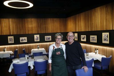 Lene Dyrby Andersen og Ole Jørgensen er glad for gæsterne, der kommer på cafeen under Vildbjerg Cup. Arkivfoto: Flemming Hansen