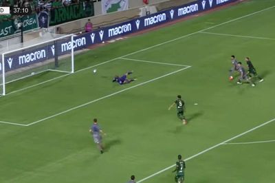 Omonia bringer sig foran 1-0 efter et koks i FCM's forsvar. Screendump.