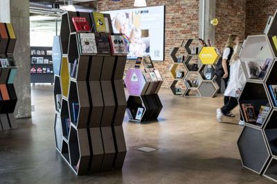 Der kommer et loft på skolebørns udlån gennem »eReolen Go«, så Henring Bibliotekerne ikke står med en ekstra udgift. Foto: Jørn Deleuran