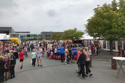 Byfestpladsen foran Snejbjerg Hallerne er ikke den eneste, der bliver fyldt i denne uge. Også i Tjørring og Hammerum/Gjellerup er der byfester på programmet.