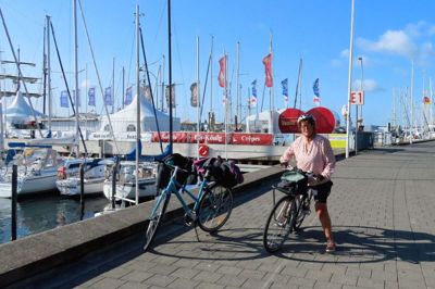 Cykeltur i høj sol og langs vandet. Så fås det næsten ikke bedre. Foto: Jytte Franck