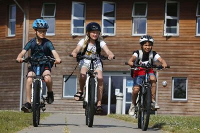 Sidste år deltog 1543 børn fra Herning Kommune i kampagnen »Alle Børn Cykler«. På landsplan var flere end 91.000 børn i sadlerne. Foto: Cyklstforbundet