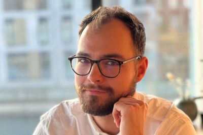 Anders Kampmann tager fruen med til »Operasang og blæserklang« fredag eftermiddag i Sdr. Anlæg. Foto: Privatfoto