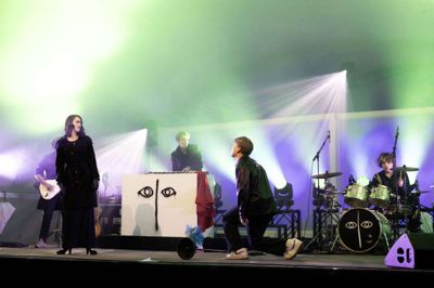 Drengestreger havde to kvindelige operasangere med på scenen. Udover Anne-Sofie Møller Olesen (t.v.) var det Julie Husballe. Foto: Maria Stougaard