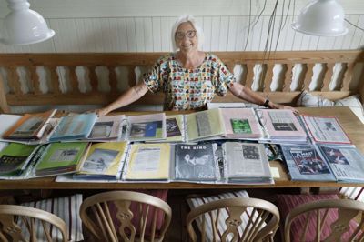Anne Helen Hvelplunds anmeldelser gennem 30 år fylder en del ringbind. Foto: Henrik Ole Jensen