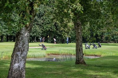 Antallet af gæster, som ønsker at spille Herning Golf Klubs parkbane på Golfvej er stigende. Der er også mange interesserede virksomheder, som vil give deres medarbejdere en smagsprøve på sporten. Foto: Søren Nørgaard