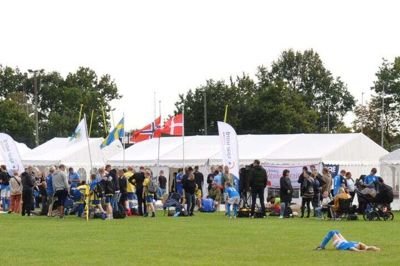 Sommerbold på heden var som altid gratis at deltage i, da økonomien for både spillere og klubber indenfor parasporten er meget begrænset. Selv om det er gratis, får alle deltagerne frokost og en erindringsgave. De hold, der ønskede det, kunne også overnatte på Lindbjergskolen på stævnets regning. Foto: Privatfoto