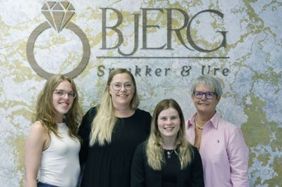 Disse fire ansigter vil man møde i butikken i Bredgade. Fra venstre: Pernille Nielsen, indehaver Malene Bjerg, Louise Kousgaard Hansen og Vibeke Lund. Foto: Henrik Ole Jensen