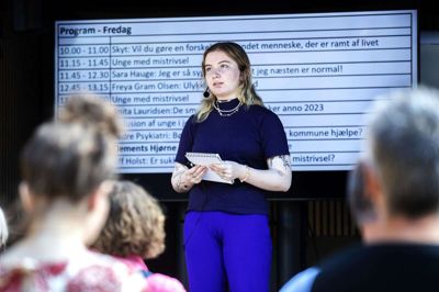 Tinghuspladsen lagde fredag scene til flere unge, der fortalte deres historier om et liv med psykisk sygdom. 19-årige Sara Schjermer fra Herning var en af dem. Foto: Chresten Bergh