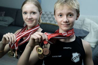 Tvillingerne Madison og Marcus Tarp deltog i weekenden i de danske ungdomsmesterskaber i Hvidovre. Han vandt en DM-sølvmedalje og satte en ny klubrekord. Foto: Chresten Bergh