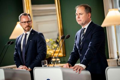 Finansminister Nicolai Wammen (S) og økonomiminister Jakob Ellemann-Jensen (V) fremlagde for nylig regeringens finanslovsforslag, som blandt andet indebærer et løft til psykiatrien. Et af regeringens ønsker er at få en landsdækkende psykiatrisk akuttelefon. Foto: Ida Marie Odgaard/Ritzau Scanpix