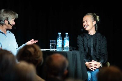 Dorte Grout stillede spørgsmålene, og Trine Jepsen kvitterede med både svarene og musikken, da der torsdag aften vare endnu en gang »Ti jeg ka’ li’« på Fermaten. Foto: Chresten Bergh