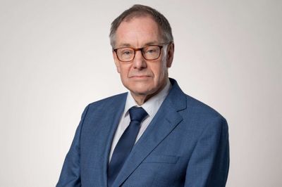Ernst B. Knudsen.
