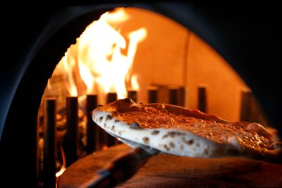 Det var blandt andet stigende priser på gas og brænde, der fik Ild.Pizza til at holde midlertidigt lukket. Nu er kæden klar til at fyre op i den italienske stenovn igen.