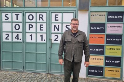 Medejer Jacob Cadovius foran Bredgade 16B, hvor han og Jesper Skjødt gør comeback i midtbyen efter fem år udelukkende i Herningcentret.